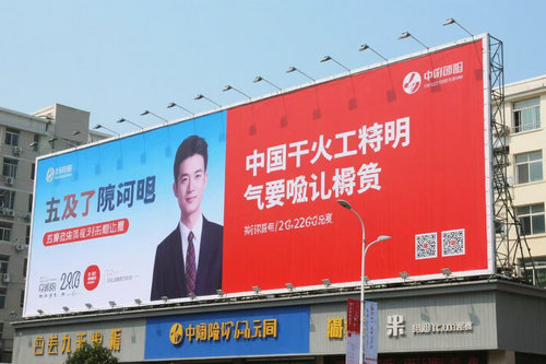 安装框架时如何检查郑州喷绘画面与框架的贴合度？